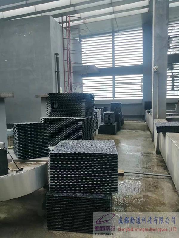 成都温江酒店横流塔填料更换现场