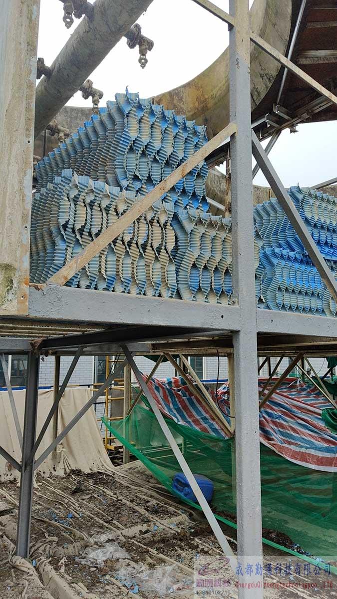 四川成都新津1200T方形逆流冷却塔维修现场
