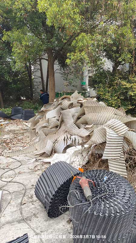 四川内江1台150型圆形冷却塔维修现场