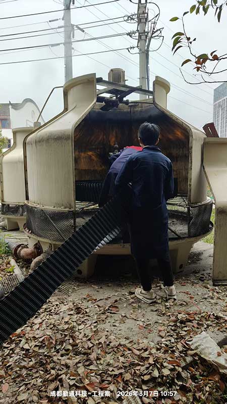 四川内江1台150型圆形冷却塔维修现场