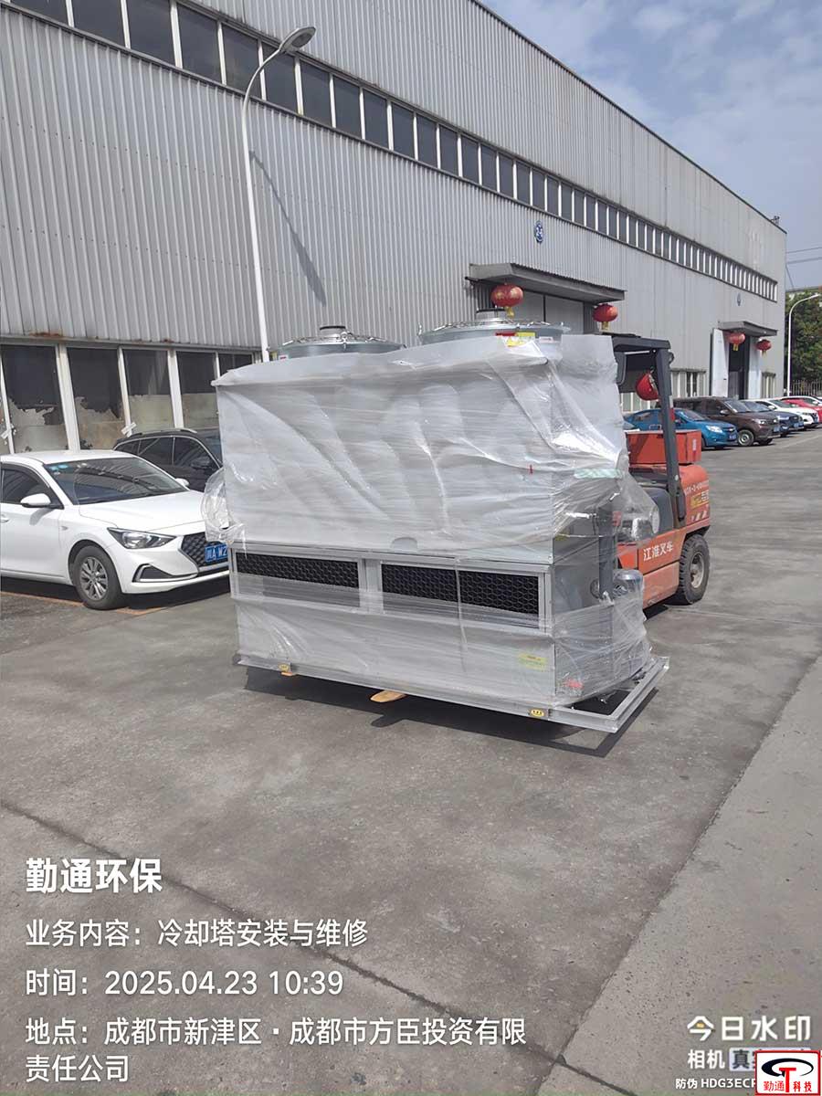 成都新津闭式冷却塔送货现场-甲方单位成都奥伦光学器材有限公司