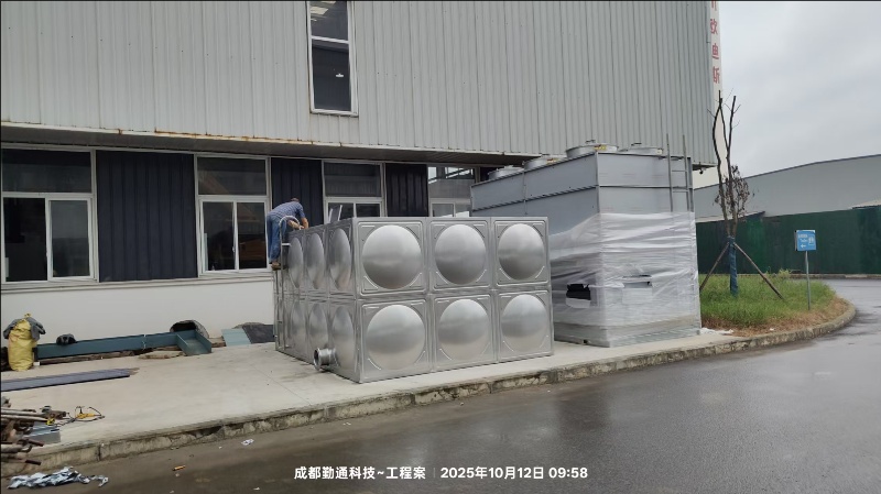 夹江闭式冷却塔安装现场